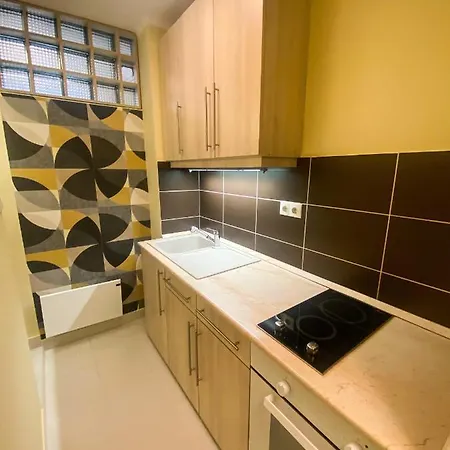 Fresh Smartly Designed Flat & Sunny Balcony *