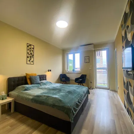 Fresh Smartly Designed Flat & Sunny Balcony Apartment *