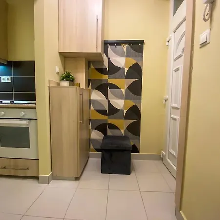 Apartment Fresh Smartly Designed Flat & Sunny Balcony