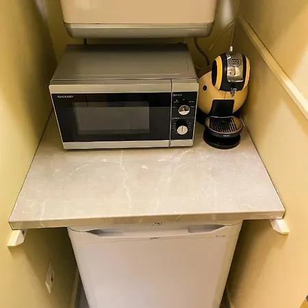 Fresh Smartly Designed Flat & Sunny Balcony Apartment *